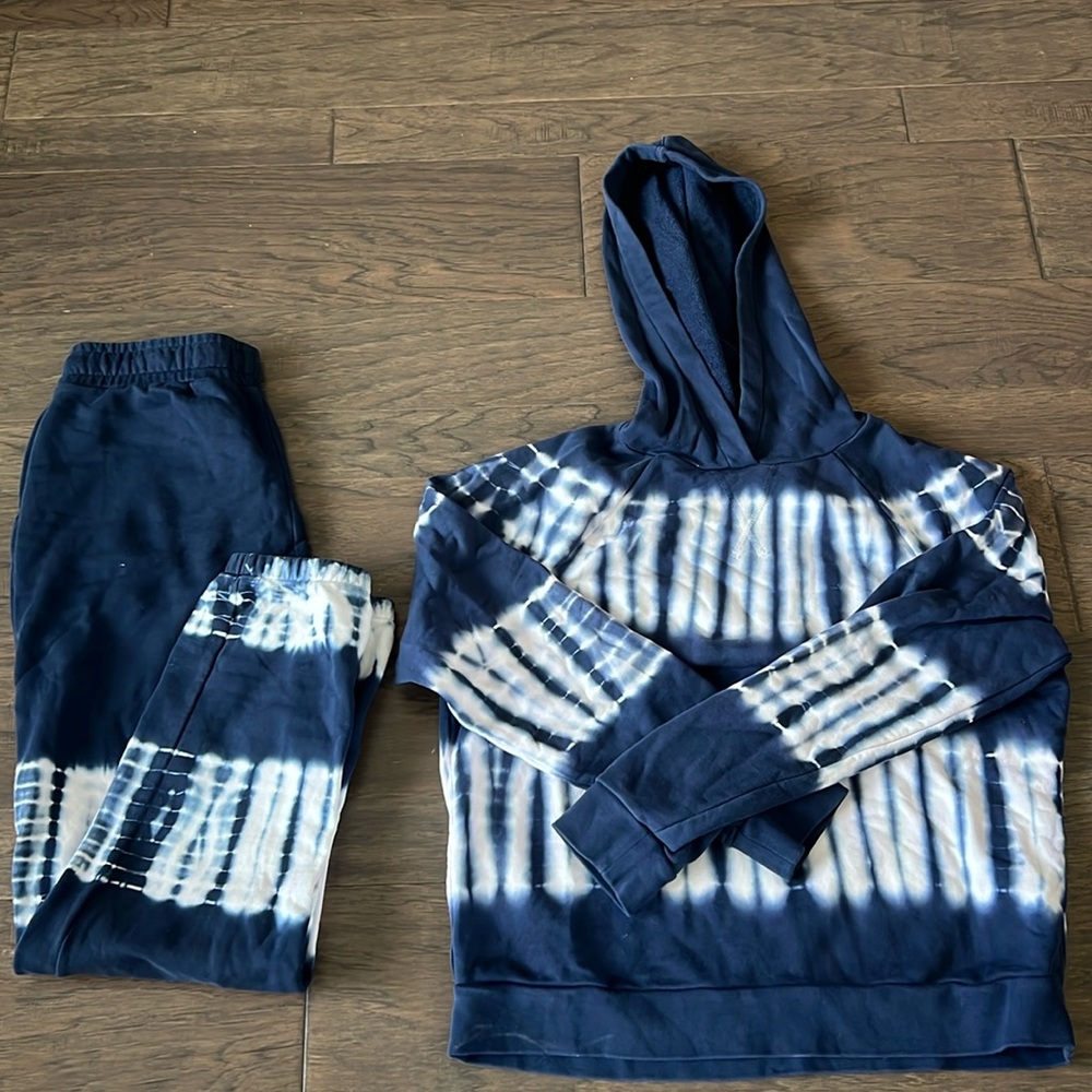 Madewell tie dye sweat set. Size medium bottom and large top.